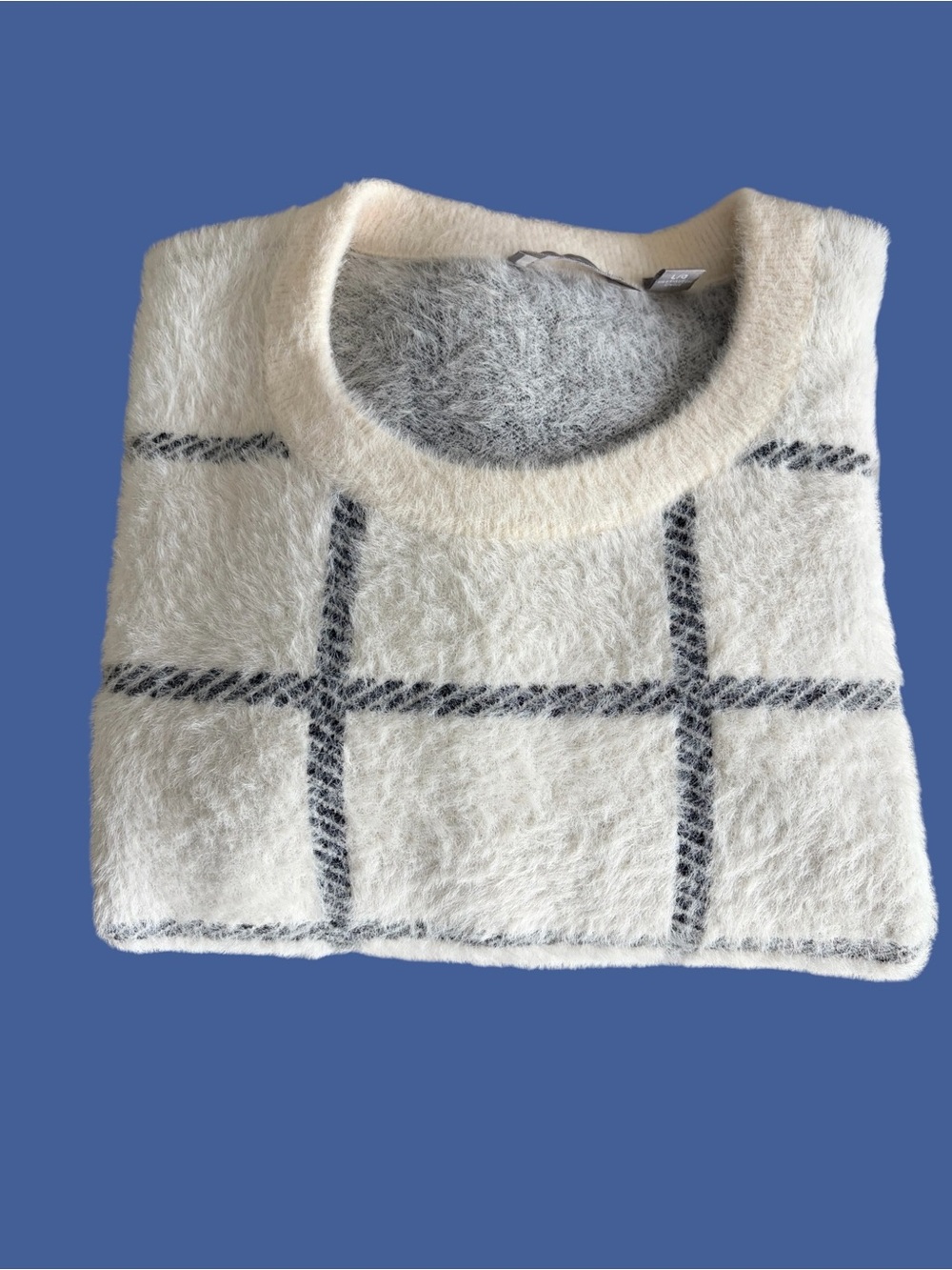 Cyrus B&W Crewneck Plush Sweater L